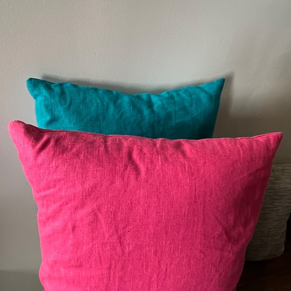 100% linen accent pillow, throw pillow, bright pink, 18 x 18 in, The Bay. - Picture 15 of 16
